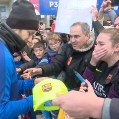 El bonito gesto de Ter Stegen y Rakitic con esta fan: el portero no dudó en bajarse del autobús