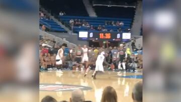 Es histórico: Mayweather acaba en el suelo tras ser 'humillado' en un partido de baloncesto...