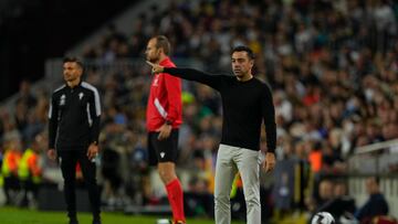 BARCELONA, 09/10/2022.- El entrenador del FC Barcelona, Xavi Hernández, durante el partido de la jornada 8 de Liga en Primera División que FC Barcelona y Celta de Vigo disputan hoy domingo en el Camp Nou, en Barcelona. EFE/Alejandro García