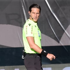 Munuera Montero, quién es el árbitro del derbi Barcelona - Espanyol de LaLiga EA Sports