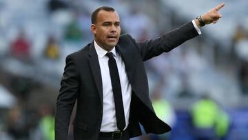 FILE PHOTO: Soccer Football - Copa America Brazil 2019 - Group A - Bolivia v Venezuela - Mineirao Stadium, Belo Horizonte, Brazil - June 22, 2019   Venezuela coach Rafael Dudamel reacts during the match   REUTERS/Edgard Garrido/File Photo