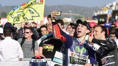 Selfie de los campeones: Jorge Lorenzo de MotoGP, Johann Zarco de Moto2 y Danny Kent de Moto3.