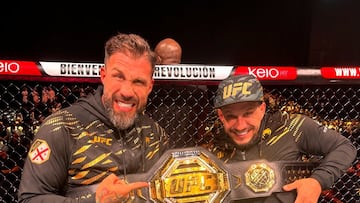 Jorge y Agustín Climent con el cinturón de campeón de Ilia Topuria.