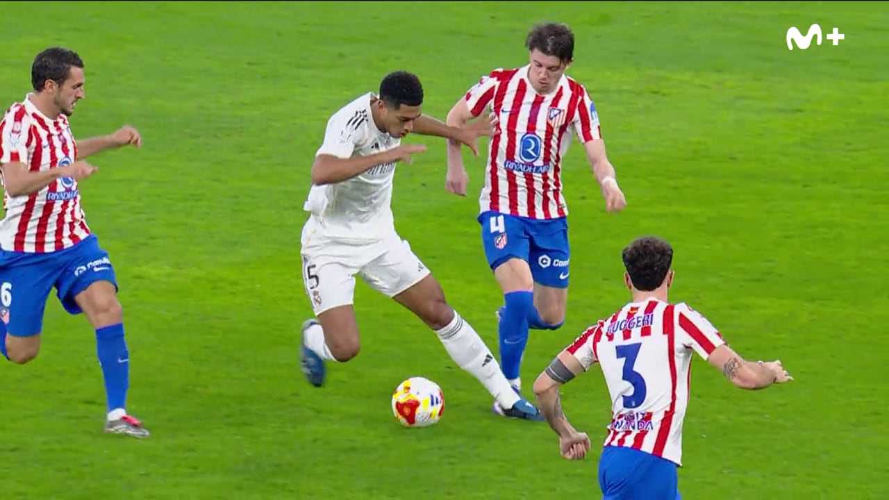 La polémica que tiene al Atleti ardiendo: así fue la falta del 0-1 en el primer minuto