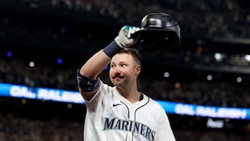 SEATTLE, WASHINGTON - SEPTEMBER 24: Cal Raleigh #29 of the Seattle Mariners celebrates his solo home run, his 60th of the season, during the eighth inning against the Colorado Rockies at T-Mobile Park on September 24, 2025 in Seattle, Washington. Steph Chambers/Getty Images/AFP (Photo by Steph Chambers / GETTY IMAGES NORTH AMERICA / Getty Images via AFP)