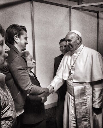 El m迆sico colombiano Juanes coincidi車 con el Papa Francisco el 27 de septiembre de 2015 en un acto con familias.