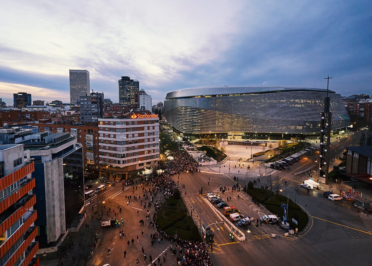 Why have Real Madrid closed the roof at the Bernabéu stadium against ...