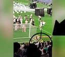 Esto fue todavía más inesperado: el momento privado entre Bale y una parte del Bernabéu