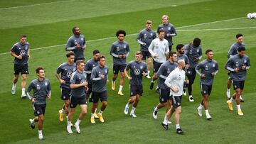 05 September 2020, Switzerland, Basel: Germany players warm up during a training session of the German National soccer team at the St. Jakob-Park stadium, ahead of Sunday's UEFA Nations league match against Switzerland. Photo: Christian Charisiu
