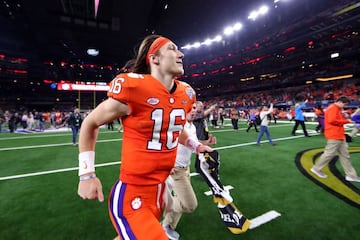 El quarterback novato podría ser el segundo pasador de primer año en liderar a su equipo al campeonato nacional, solo detrás de Jamelle Holieway, quien lo consiguió en 1985 con los Oklahoma Sooners.