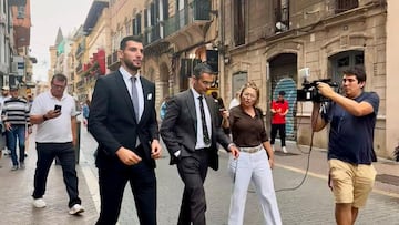 Rafa Mir, con su abogado Jaime Campaner, tras una declaración.