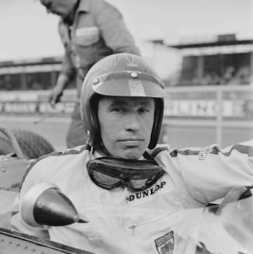 Retrato de John Surtees en el circuito de Silverstone en abril de 1967.