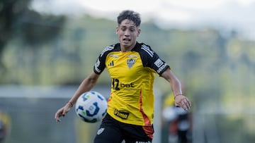 Iván Román lleva sólo una semana en Brasil y esto se encuentra en Atlético Mineiro: dura lucha