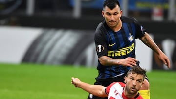 Técnico de Inter reprocha la actitud de Medel por su agresión