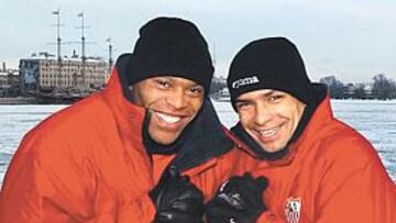<b>PASEO HELADO</b>.La expedición sevillista dio ayer un paseo por la helada San Petersburgo, que se tomaron a broma los brasileños Julio Baptista y Renato
