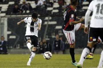 Fútbol, Colo Colo v Deportes Copiapó.
Copa Chile 2015.
El jugador de Colo Colo, Jaime Valdés, controla el balón durante el partido de cuartos de final de la Copa Chile 2015 contra Deportes Copiapó disputado en el estadio Monumental de Santiago, Chile.
22/10/2015
Javier Torres/Photosport********
