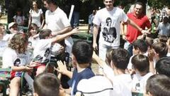 Los niños eligen los campus de fútbol para aprender técnica, táctica e idiomas