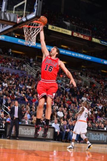 Pau aterriz en Chicago Bulls la temporada pasada, donde consigui llegar a los playoffs con su equipo y jugar en el All Star de 2015.