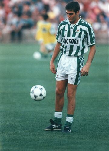 Etapa en el FC Barcelona: 1994-95
Etapa en el Betis: 1995-96