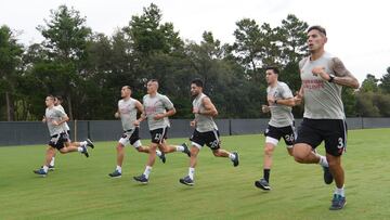 Entrenamiento y bautismo para los juveniles en Orlando