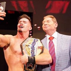 Theory toca su primer oro