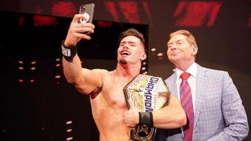 Theory y Vince McMahon, en Raw.