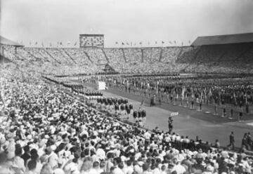 1948. El equipo de Estados Unidos recorre el estadio de Wembley durante la ceremonia de inauguración de los Juegos Olímpicos de Londres de 1948.