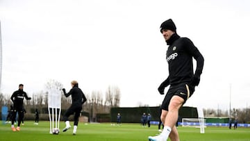 COBHAM, ENGLAND - MARCH 06: Ben Chilwell of Chelsea during a training session ahead of their UEFA Champions League round of 16 match against Borussia Dortmund at Chelsea Training Ground on March 6, 2023 in Cobham, United Kingdom. (Photo by Darren Walsh/Chelsea FC via Getty Images)