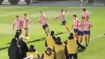 El golazo del hijo del Cholo al hijo de Cañizares para ganar al Madrid... y una celebración que no deja indiferente