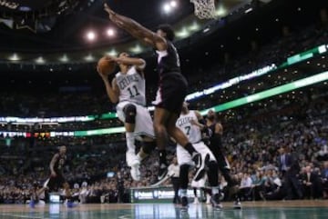 Para Doc Rivers y Paul Pierce, Boston siempre será su casa. Pero el partido de sus Clippers fue una batalla tremenda resuelta en la prórroga. Pudo más el orgullo verde.
