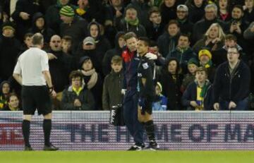 Así fue el ingrato partido de Alexis ante Norwich