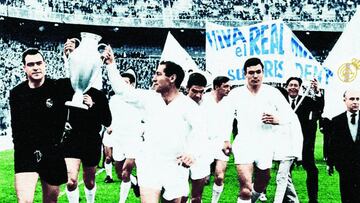 Los jugadores del Real Madrid pasean la Sexta Copa por el estadio Santiago Bernabéu.