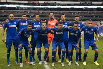 El Coloso de Santa Úrsula es el estadio de futbol más histórico de México. Actualmente América y Cruz Azul, rivales de años, tienen sus instalaciones como sede de sus partidos como locales. El recinto abrió en 1966 y, entre otros grandes eventos, albergó las finales del los mundiales 1970 y 1986. Pelé y Maradona se coronaron como campeones en su césped. 