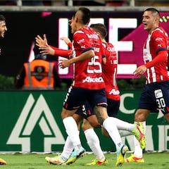 ¿Cuántos toques dio Chivas para anotar su tercer gol a los Pumas?