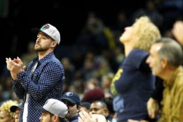 El actor y cantante Justin Timberlake se lo pasó en grande en el FedEx Forum viendo a los Grizzlies. Natural de Memphis, tiene una participación minoritaria en la franquicia de Tenneesse.