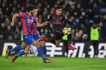 Alexis Sánchez anotó dos goles en la victoria de Arsenal sobre Crystal Palace.