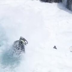 Rescate quirúrgico a un surfista atrapado entre olas gigantes y rocas