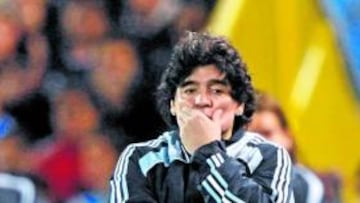 <b>PREOCUPADO. </b>Significativo gesto del 'Pelusa' en el partido de ayer.