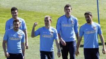 KOKE , GRIEZMANN , MANDJUKIC Y RAUL GARCIA
ENTRENAMIENTO ATLETICO DE MADRID