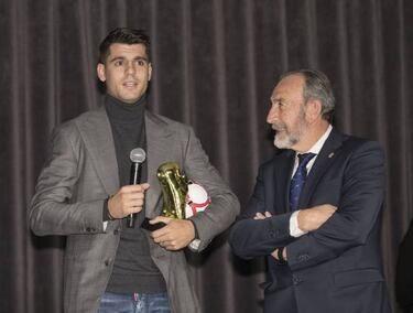 Carlos Matallanas y Alfredo Rela?o, premiados en la Gala del F¨²tbol de Madrid
