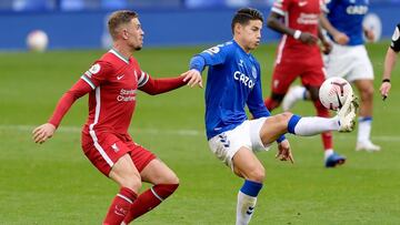 James Rodr&iacute;guez durante en derbi entre Everton y Liverpool por Premier League.