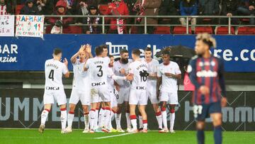 Alegr¨ªa tras uno de los goles de Villalibre