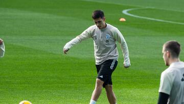 Hugo Sotelo durante un entrenamiento con el Celta.
