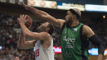 Jerome Jordan trata de taponar el tiro de Felipe Reyes en el Joventut-Real Madrid de la temporada 2016-17.