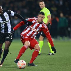 James sale con molestia muscular, pero no preocupa a Míchel