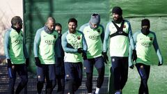 GRA119. BARCELONA, 18/01/2017.- (De izq. a drch.) Los jugadores del FC Barcelona, Andr&eacute;s Iniesta, Javier Mascherano, Leo Messi, Luis Su&aacute;rez, Gerard Piqu&eacute; y Neymar Jr., durante el entrenamiento que el equipo azulgrana ha realizado esta ma&ntilde;ana en la ciudad deportiva Joan Gamper para preparar el encuentro de cuartos de final de la Copa del Rey que ma&ntilde;ana disputar&aacute; ante la Real Sociedad en Anoeta. EFE/Alberto Est&eacute;vez