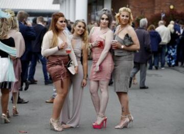 Grand National: Ladies' Day elegance from Aintree