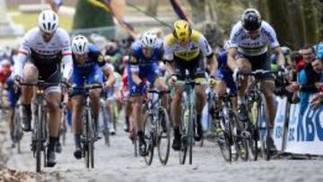 Fabian Cancellara, Stijn Vandenbergh, Zdenek Stybar, Sep Vanmarcke y Peter Sagan, en el reciente pav&eacute;s de la Gante-Wevelgem.