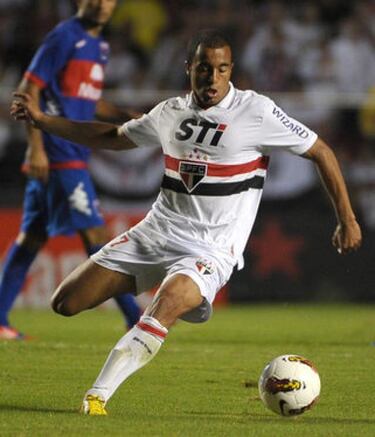 Once ideal de promesas en 2012: Lucas Moura (volante derecho)
