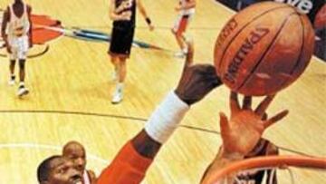 <b>PODER ALEMÁN. </b>Schrempf dio el relevo a otro germano, Nowitzki.